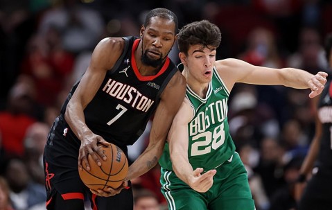 火箭全队的进攻都一片混乱，连杜兰特的手感都出现了明显的下滑？