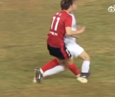 肿胀明显！博主晒三镇球员王毅脚踝被踩踏赛后情况