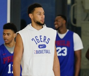 LOL直播-铁林：西蒙斯申请交易后训练时就站边上看着 老里喊他也不搭理